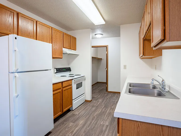 Fargo, ND Country Edge Apartments | 21C | Kitchen