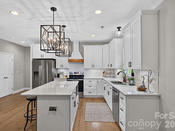 5th image of 125 Fesperman St