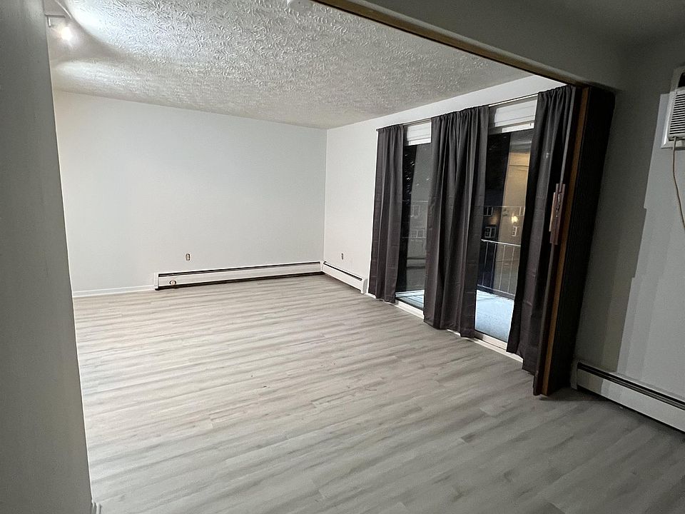 1st image of 4008 W Erie Ave #P