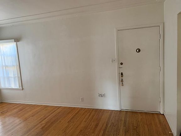 3rd image of 2602 Santa Monica Blvd APT C