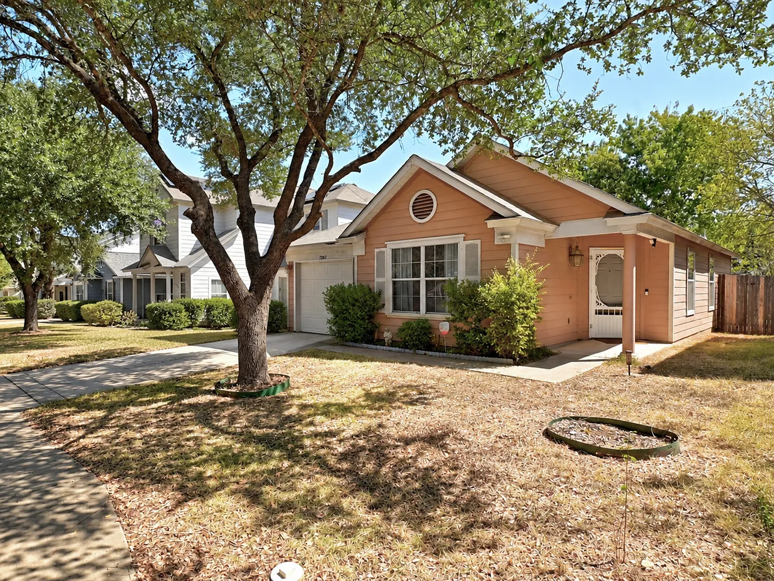 2 bed, 1100 sqft, $1,800 — Photo 2