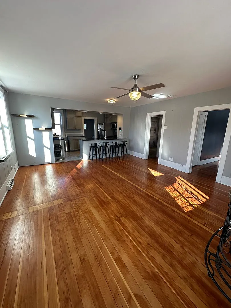 Pet Friendly 2 Bedroom, 1 Bathroom Single Family Home Close To Downtown! — Photo 4