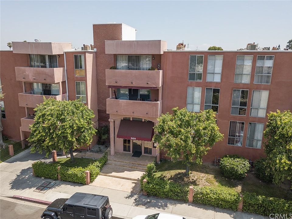 2nd image of 5454 Zelzah Ave APT 104