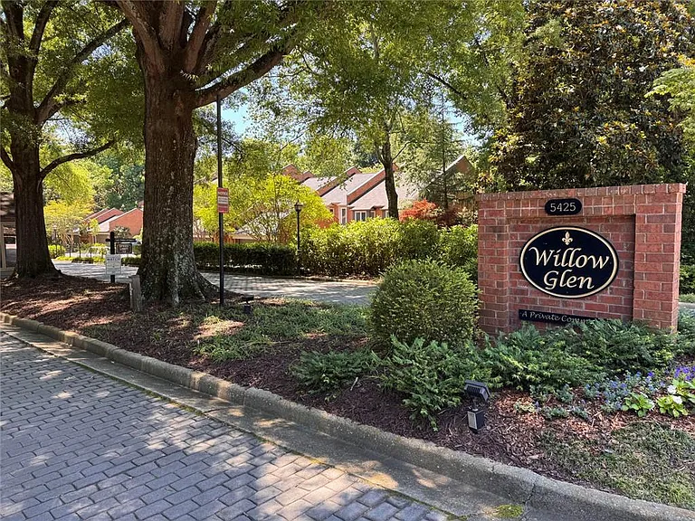 17 Willow Gln — Photo 43