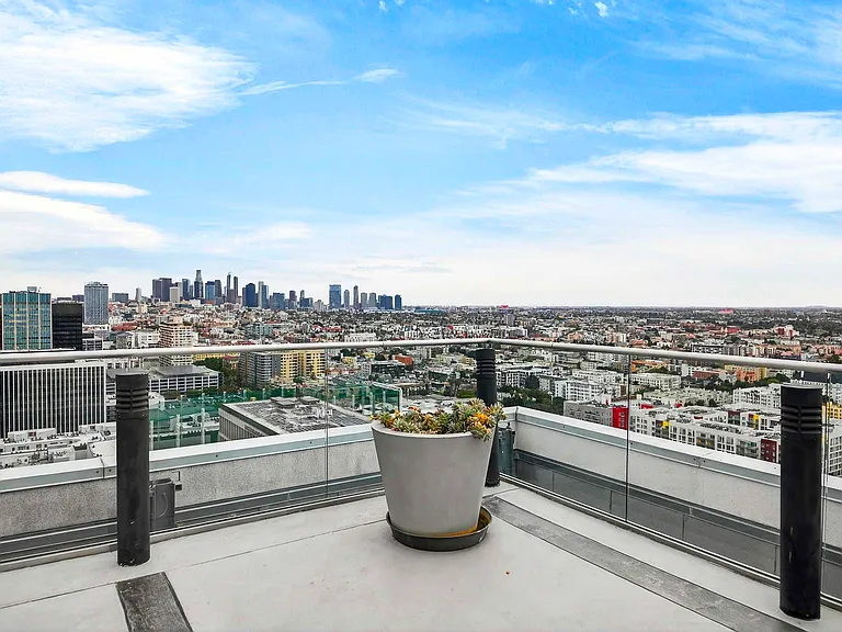 3810 Wilshire Blvd #1405 — Photo 36