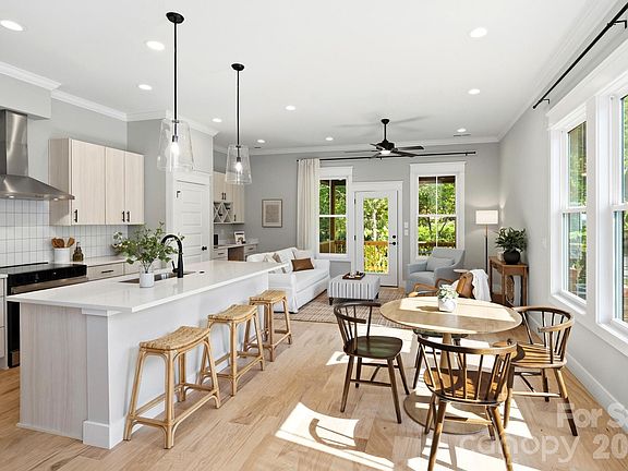 3rd image of 103 Collin Pl #1