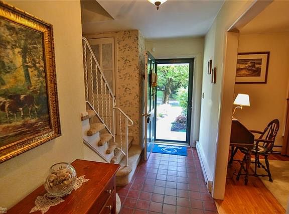 4th image of 1361 Bonnie Ave