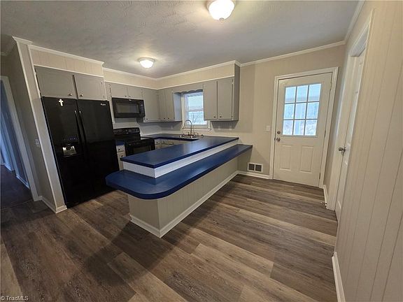 3rd image of 114 Forester Ln