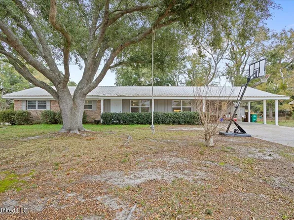2534 Meadow Rd, Biloxi, MS 39531