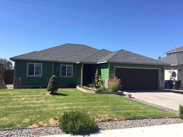 3 Bed/2 Bath Single Level Home NE Redmond — Photo 1
