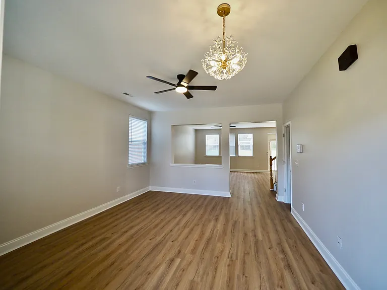 27 Border Ave — Photo 9