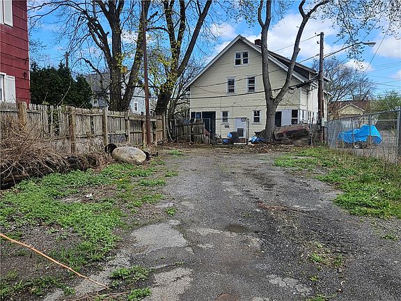 3rd image of 24 Arbutus St