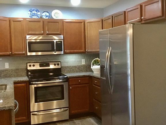 3rd image of 624 Monticello Ct