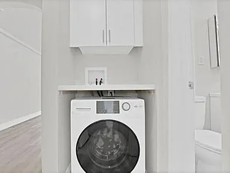 697 Eglinton Ave W — Photo 9