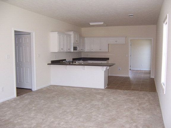 3rd image of 165 Bay Meadows Dr