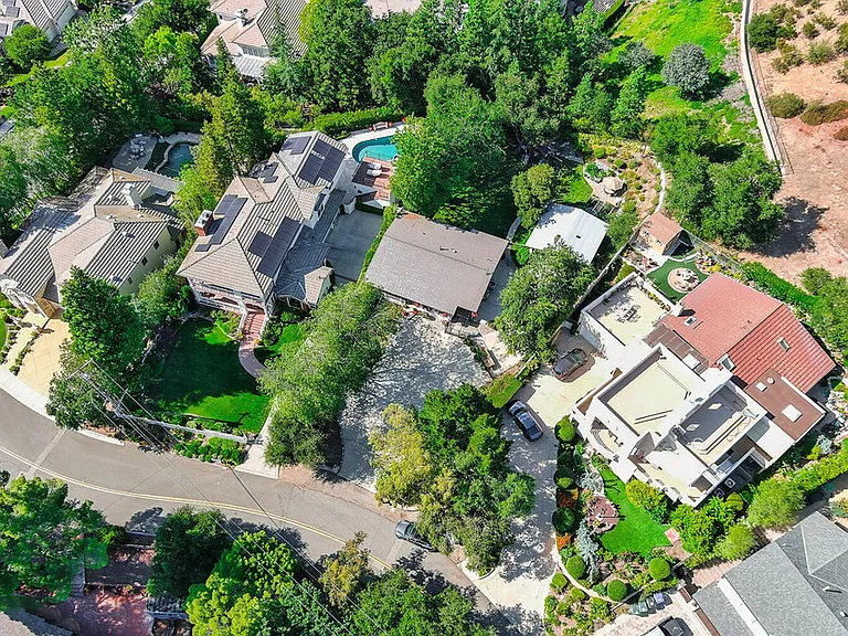 279 Lake Sherwood Dr — Photo 3