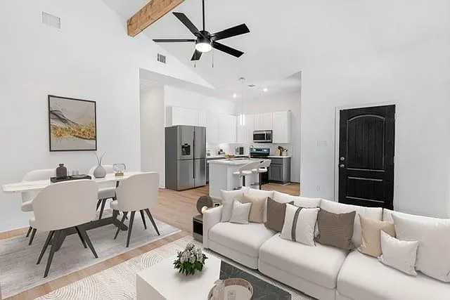 3 bed, 2.0 bath, 1122 sqft, $1,900 — Photo 2