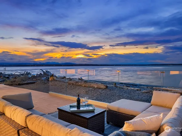 146 Lake Avenue, Freeland, WA 98249