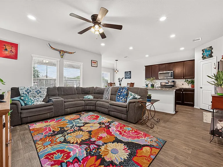 811 Petunia Falls Ln — Photo 9