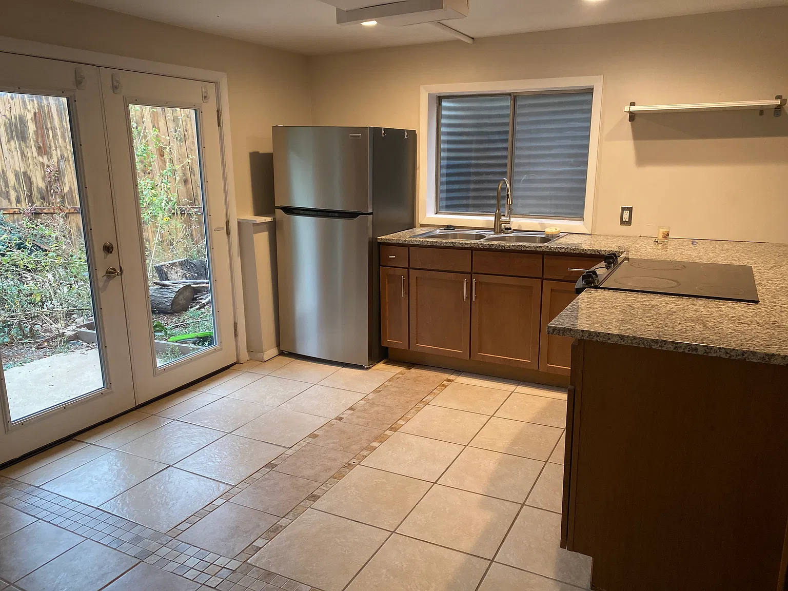 1 bed, 1500 sqft, $1,500 — Photo 2