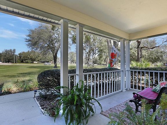 5th image of 422 SW Magnolia Ln