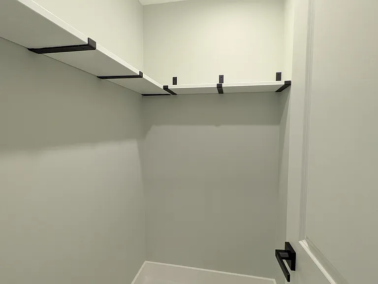 382 SW Voltair Ter — Photo 10