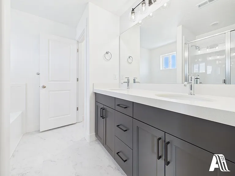 437 E 650 N — Photo 15