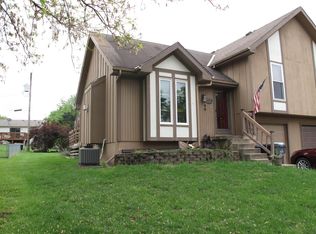 140 N Saxony Dr, Olathe, KS 66061