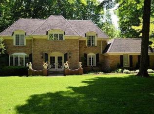 2690 Woodbridge Rd, Brookfield, WI 53005