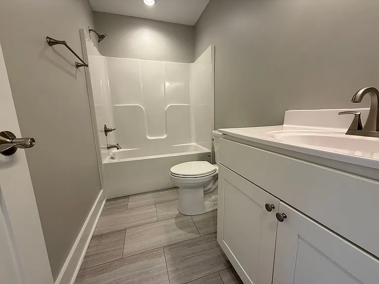906 Nassau St — Photo 22