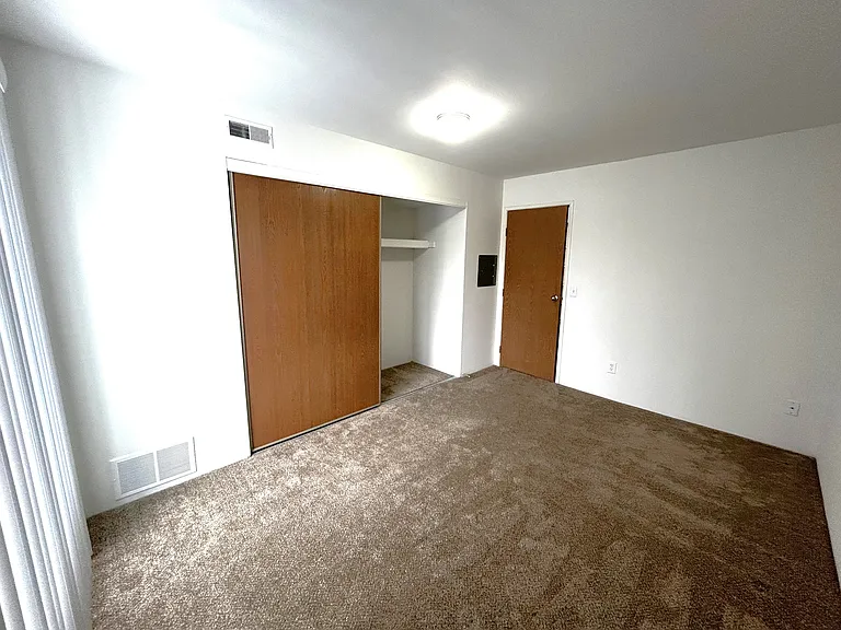 Charter Oaks Apartments — Photo 182