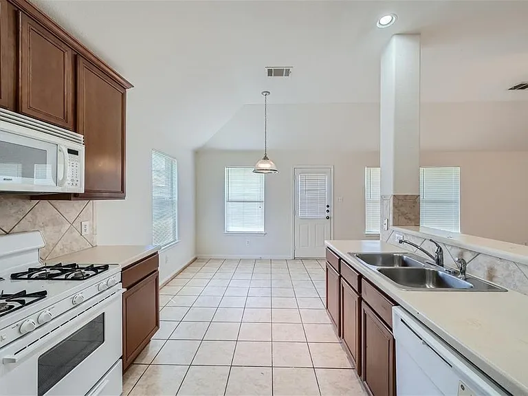 1508 Augusta Bend Dr — Photo 8