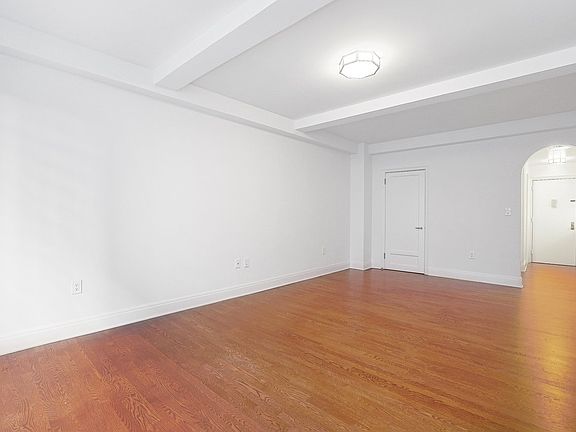 4th image of 310 E 44th St APT 406