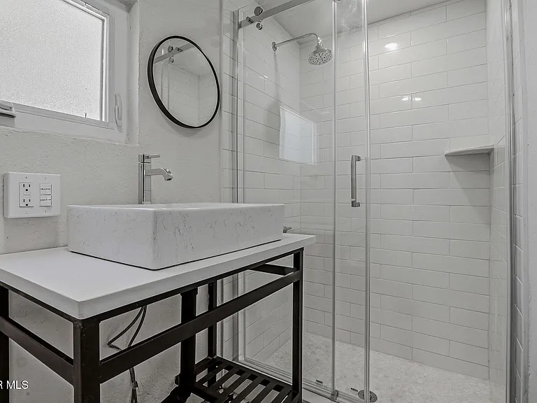2911 Grant Ave — Photo 28