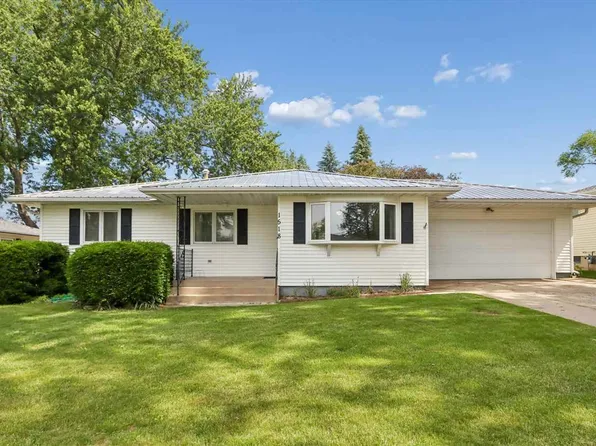 1518 Hollywood Blvd, Iowa City, IA 52240