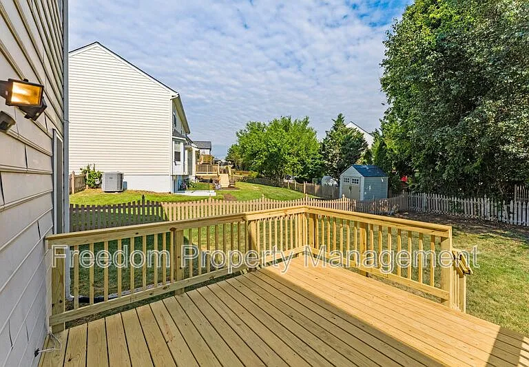9140 Worthington Dr — Photo 40