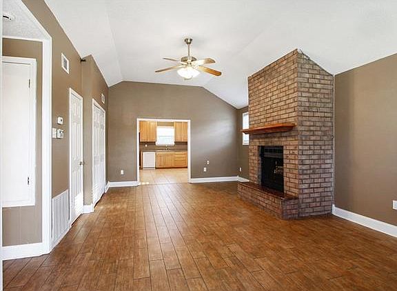 3rd image of 128 Nicolle Blvd