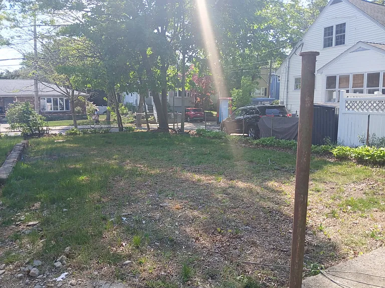 90 Edgemere Rd — Photo 49