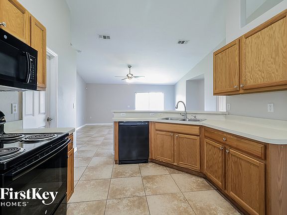 5th image of 303 Drum Ct