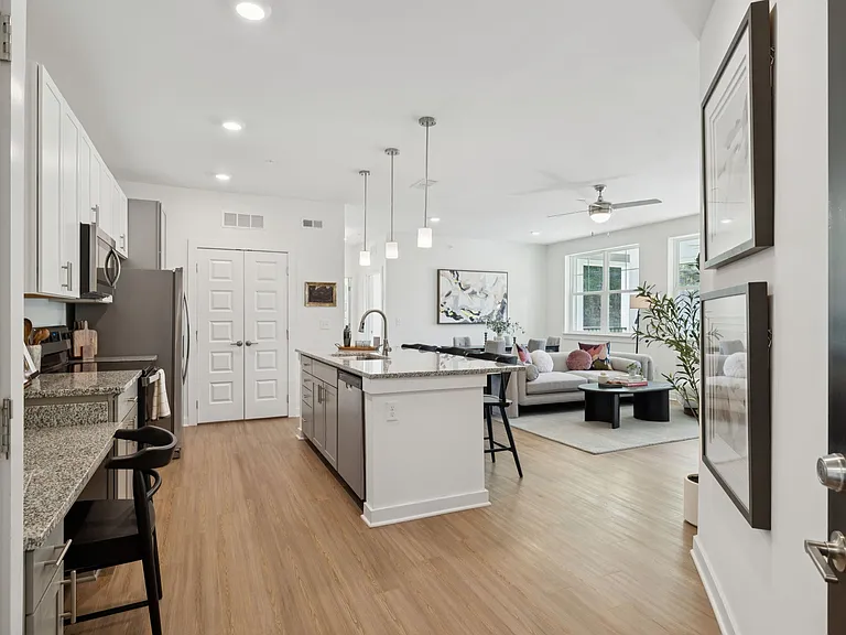 Sanctuary Bluff Apartments — Photo 30