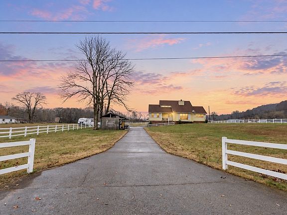 2nd image of 1041 Sandy Valley Rd