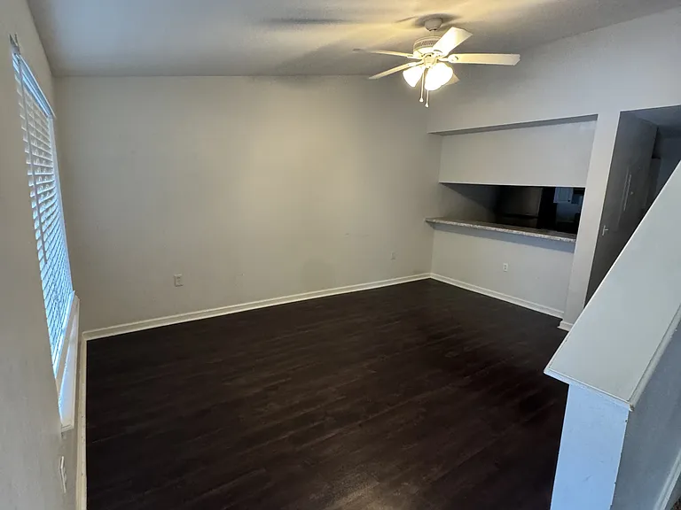 2738 W Tharpe St #105 — Photo 2