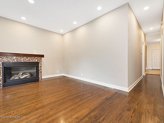 4th image of 1101 Elgin Ave