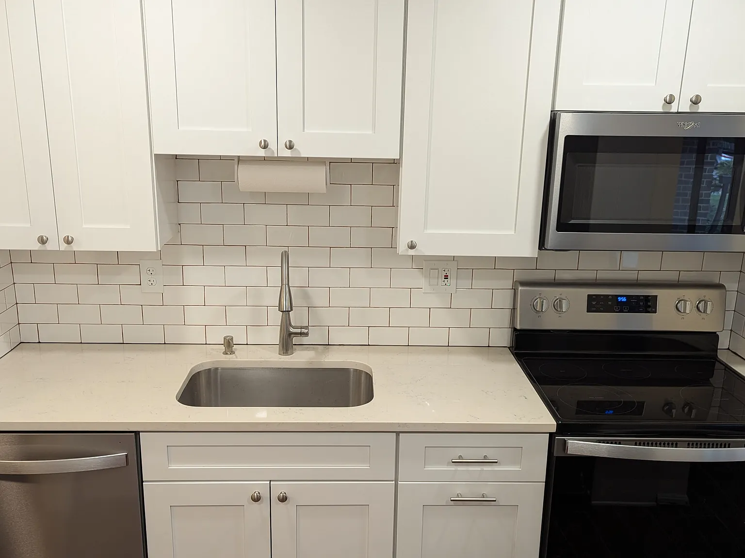1 bed, 904 sqft, $2,050 — Photo 1