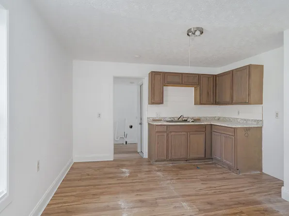 2631 W Madison Street, Springfield, MO 65802