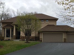 17076 Acorn Rdg, Eden Prairie, MN 55347