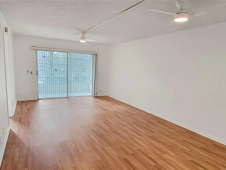 1300 SW 130th Ave #201F — Photo 2