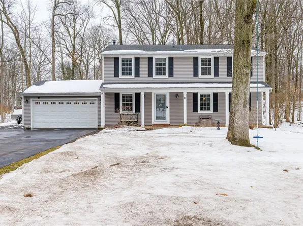 44 S Ridge Trl, Fairport, NY 14450