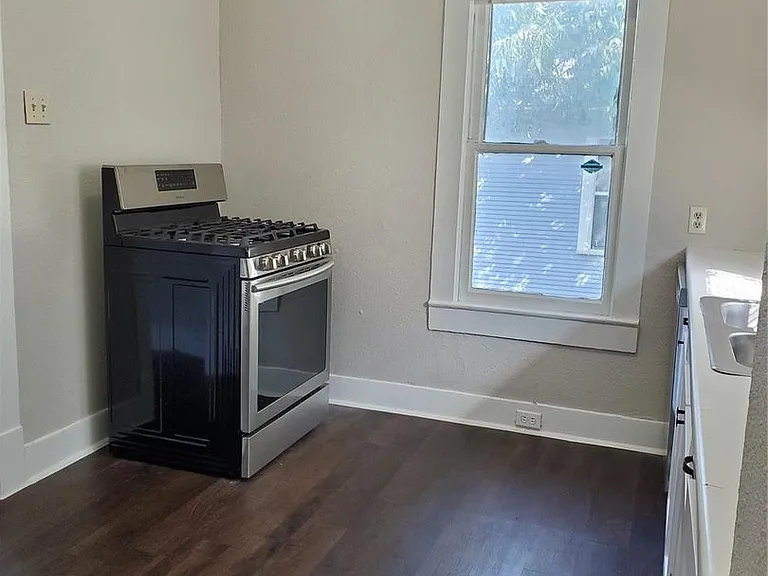 1325 Hurley Ave — Photo 10