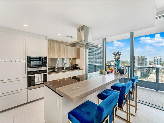 5th image of 1000 Brickell Plz #2212